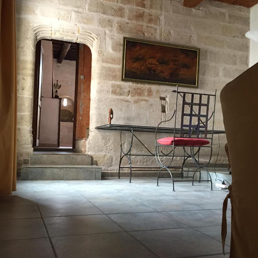 La Maison Sur La Place Aigues-Mortes Εξωτερικό φωτογραφία